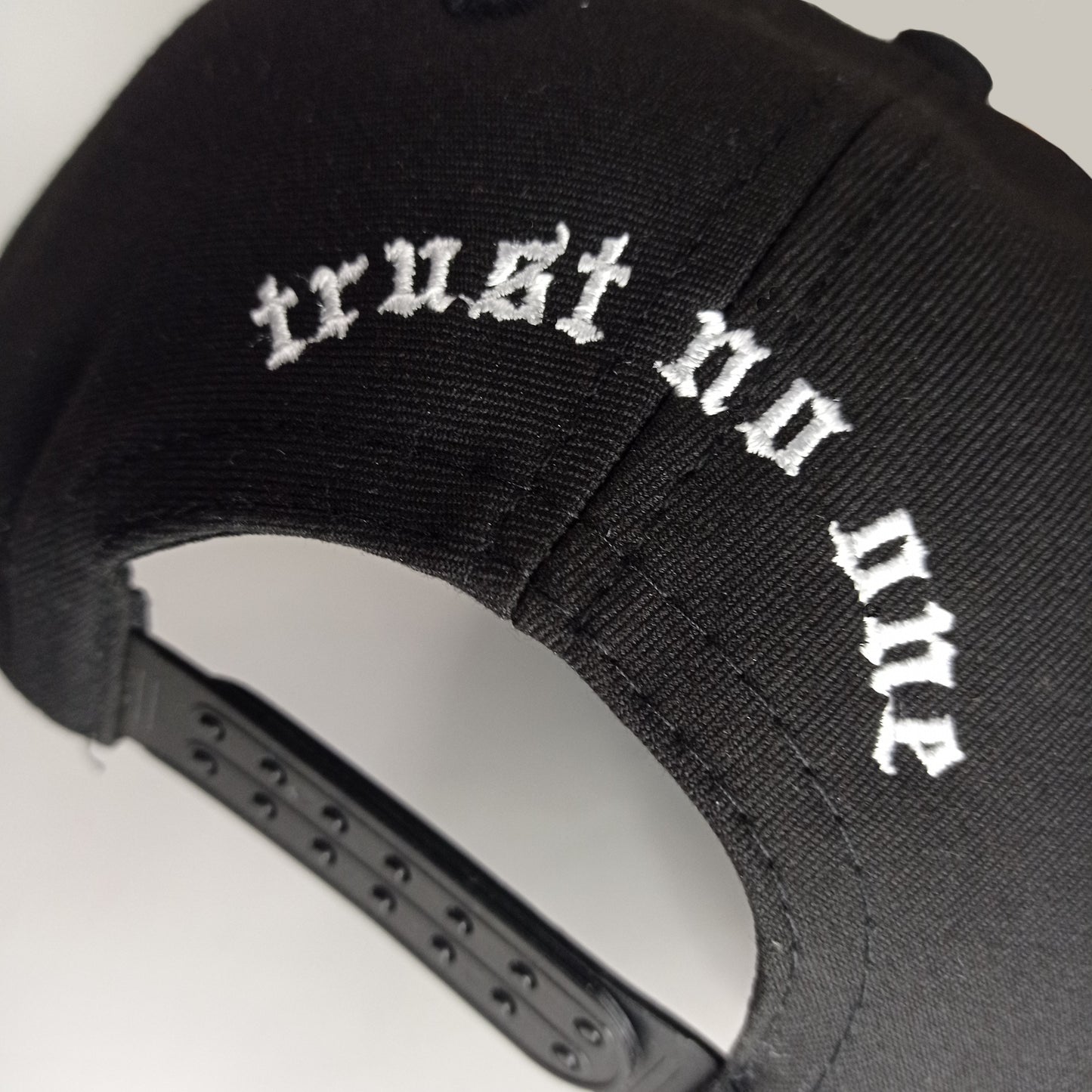 Gorra Trust No One Good Times Snapback